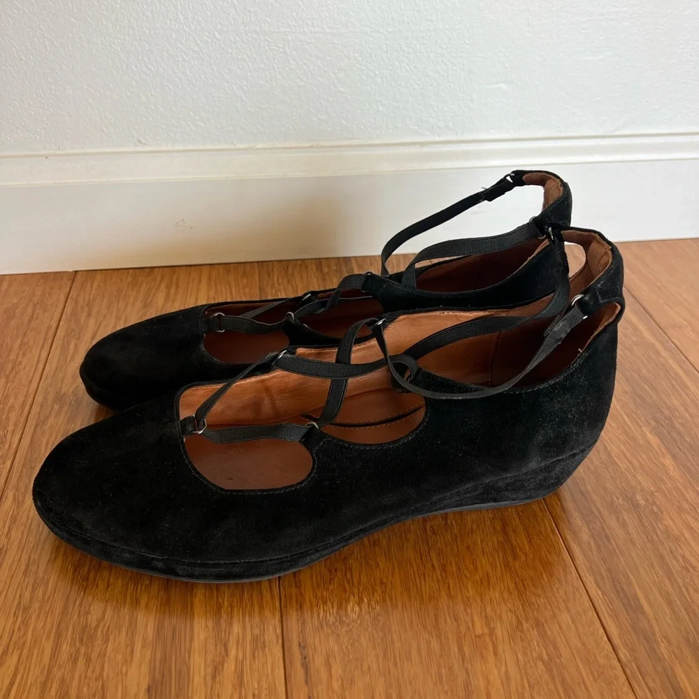 L’Amour Des Pieds Benham Black Suede Wedge Shoe 8.5